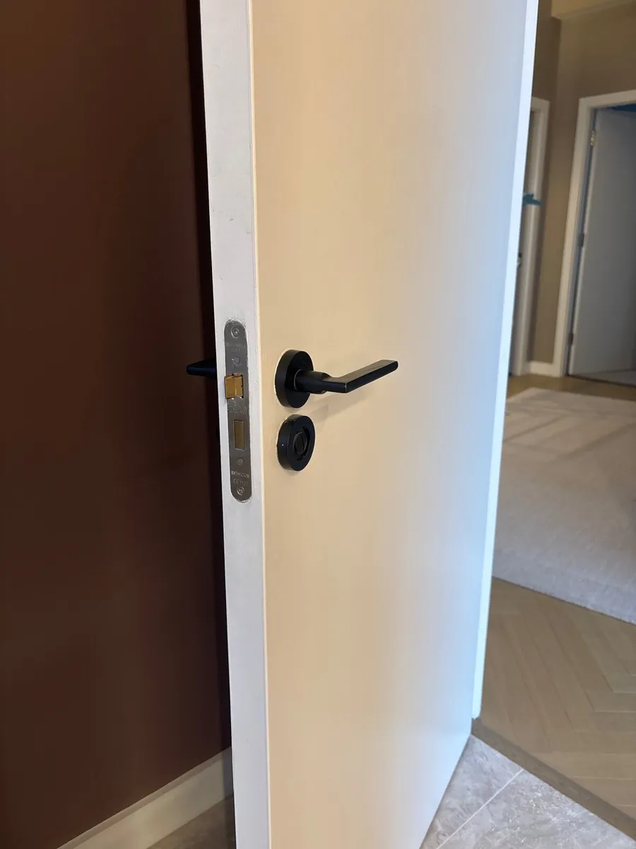 White Doors x 6 - Image 2