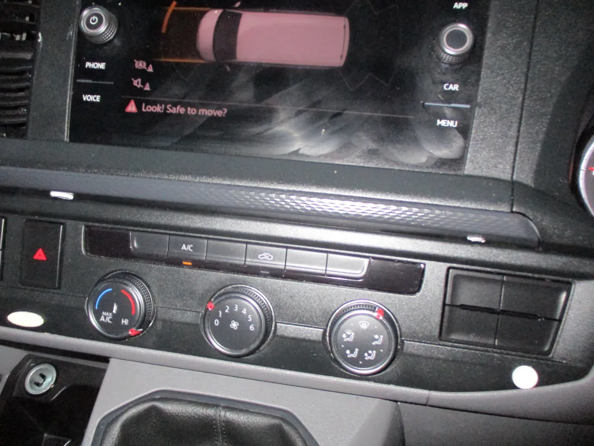 Volkswagen Transporter 2022 2.0 TDI 102 BHP SWB - Image 4