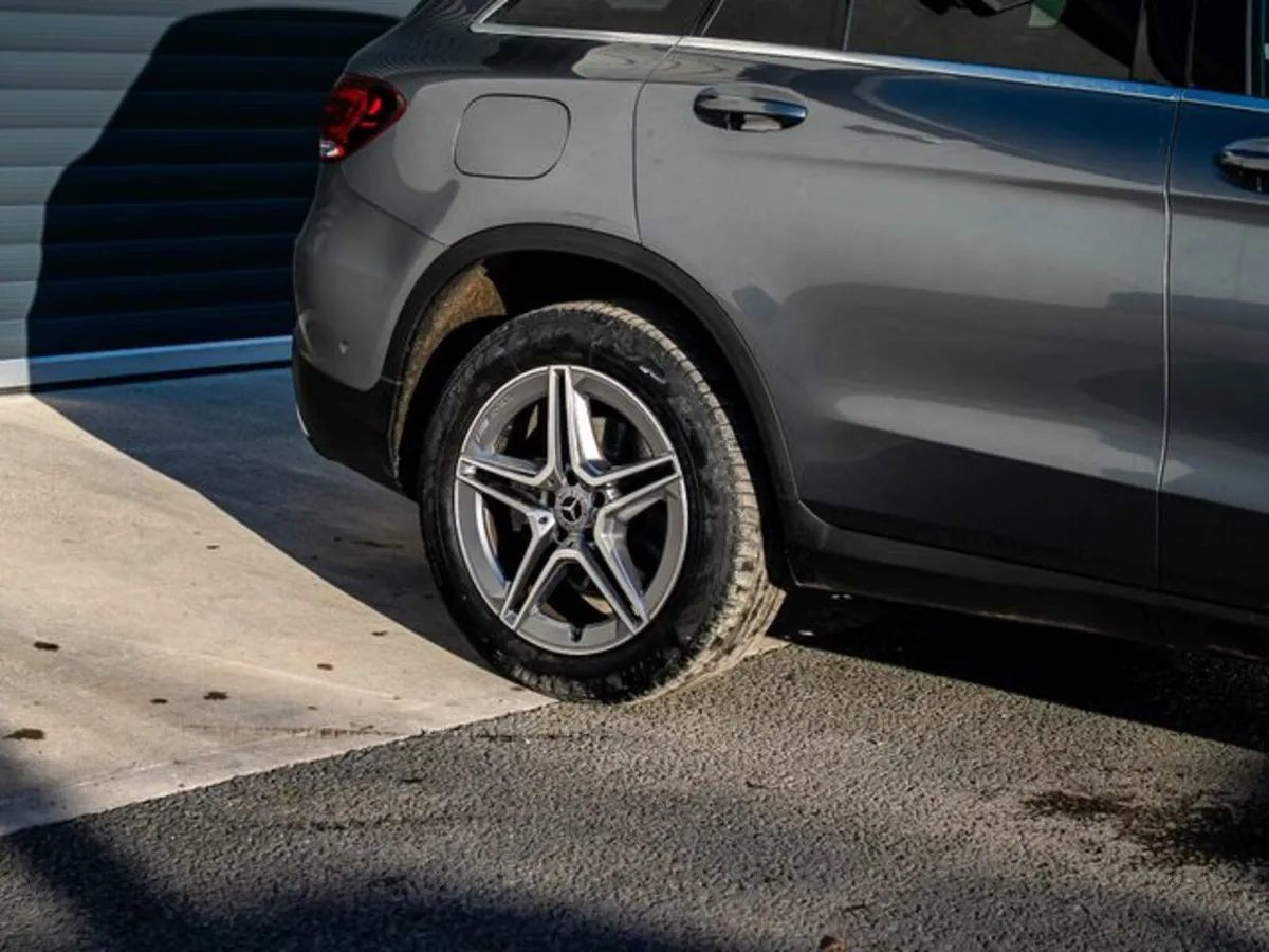 Mercedes-Benz GLC 300 AMG Line E 4matic 5DR AUT - Image 4