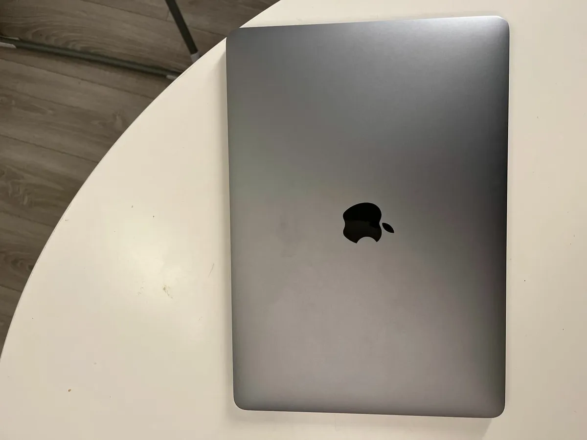 Mac Book Pro - Image 2