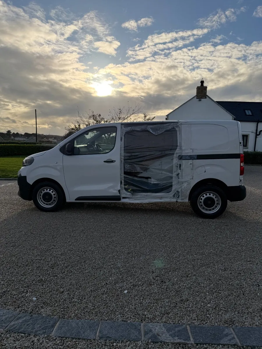 2025 (25) Peugeot Expert Professional Medium - Image 4