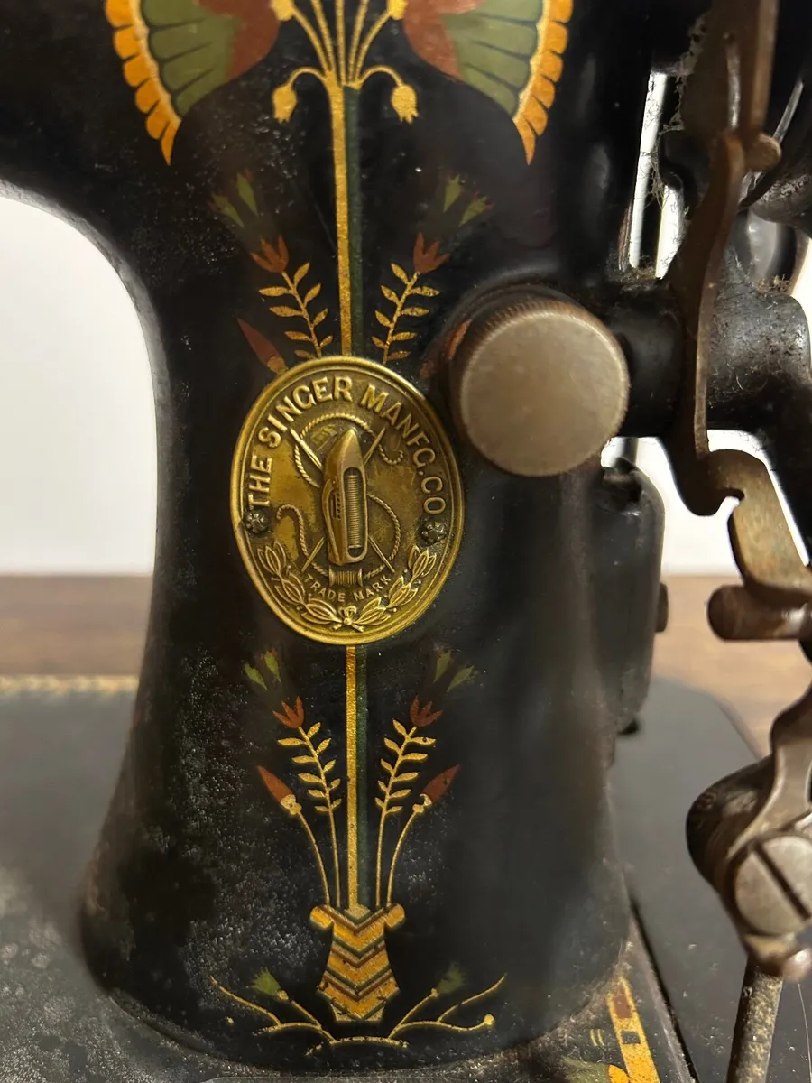 RARE Antique Singer Sewing Machine Table (1910) - Image 4