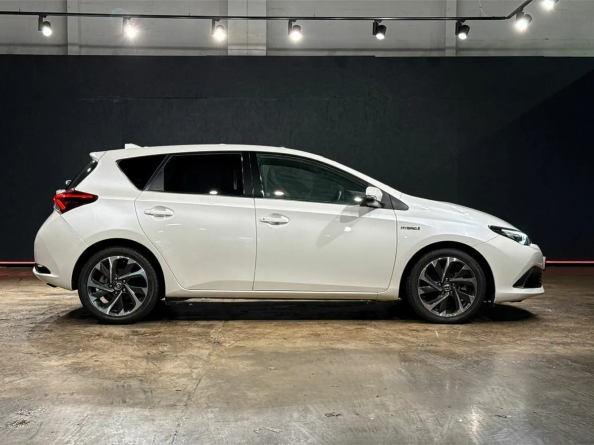 Toyota Auris G LIMITED 1.8L AUTOMATIC - CRUISE CON - Image 3