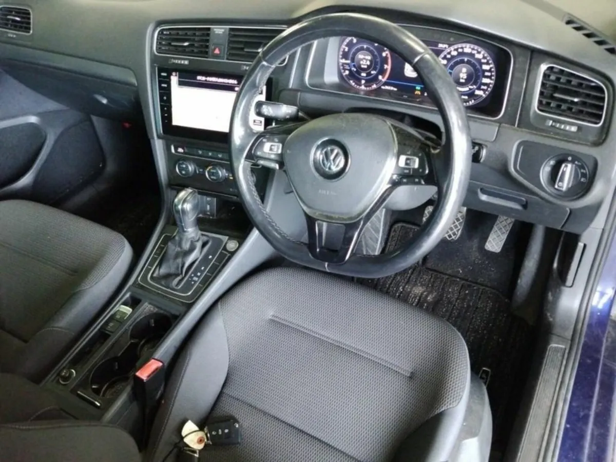 Volkswagen Golf TSI COMFORT LINE TECH EDITION - DI - Image 3