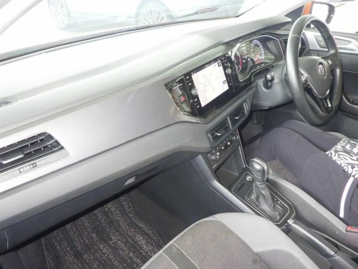 Volkswagen Polo HIGH LINE - FACTORY ALLOYS - PADDL - Image 3