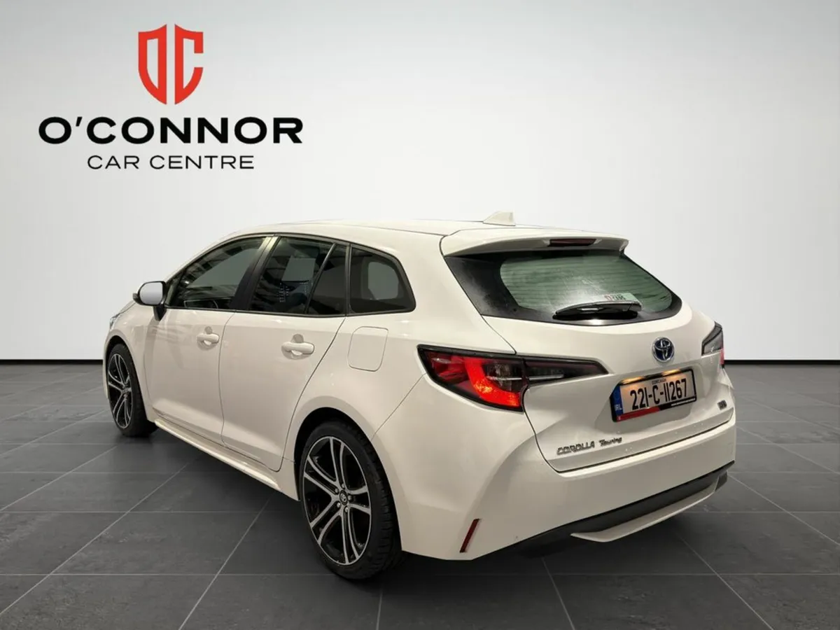 Toyota Corolla “Space, style, and Toyota reliabili - Image 2