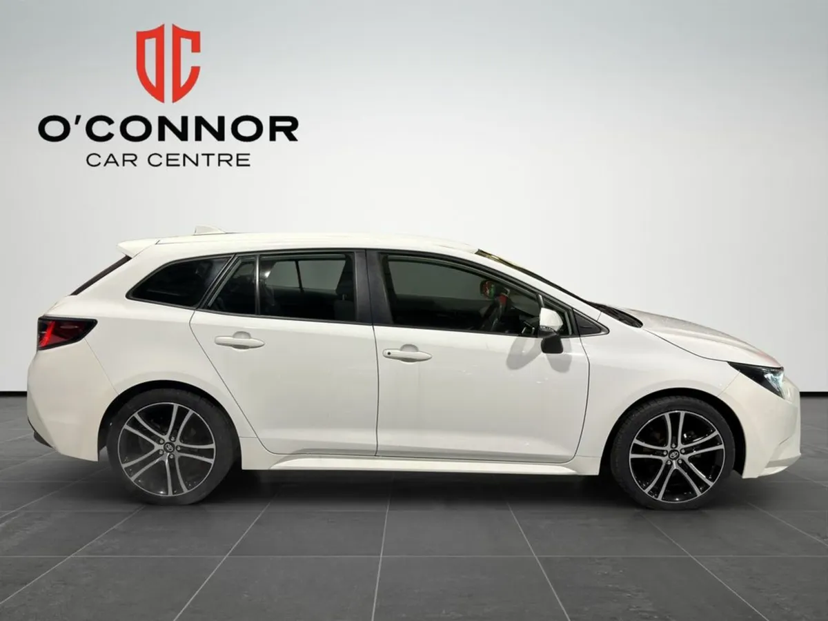 Toyota Corolla “Space, style, and Toyota reliabili - Image 4