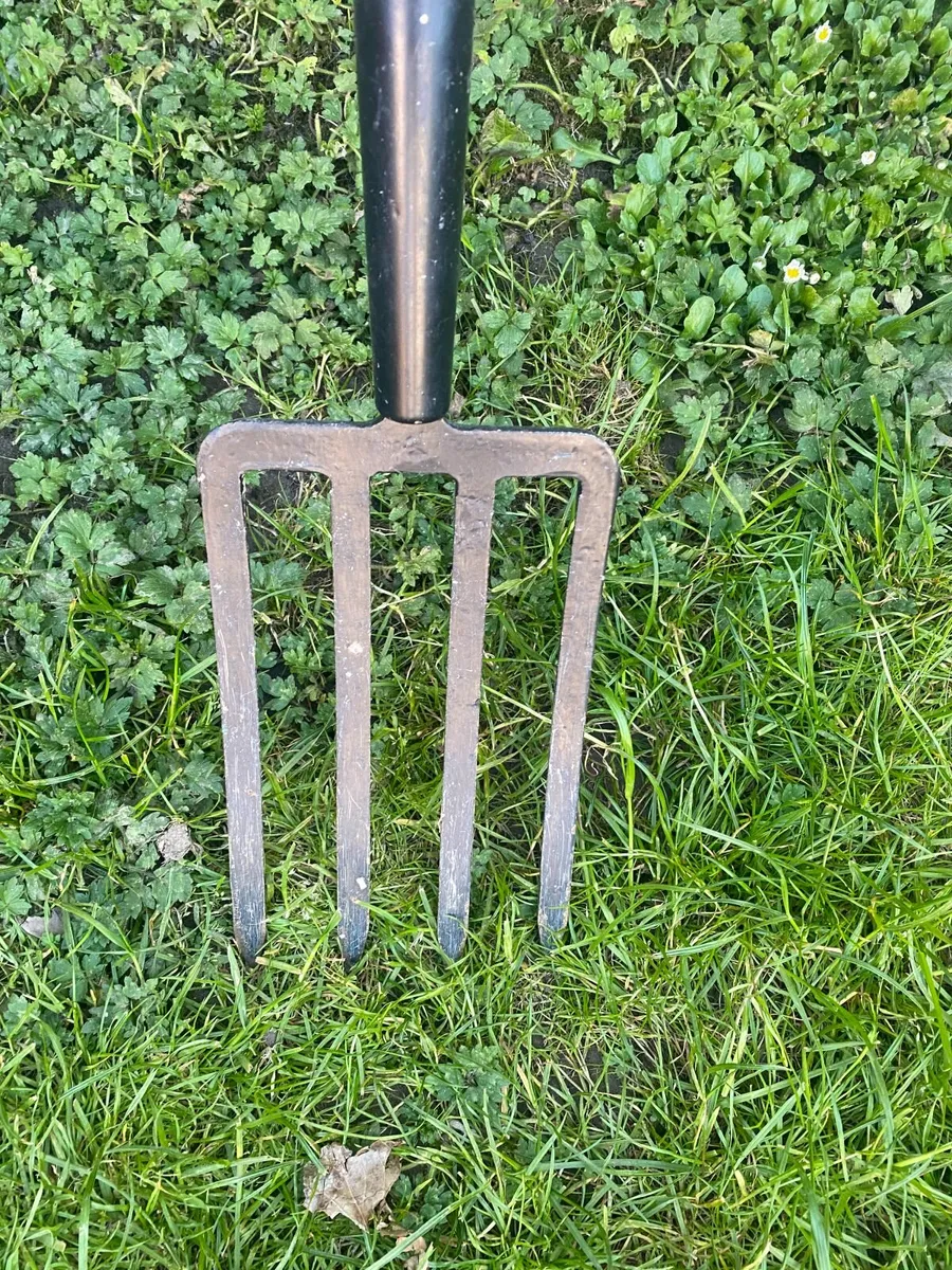 Garden fork in great condition - Image 1