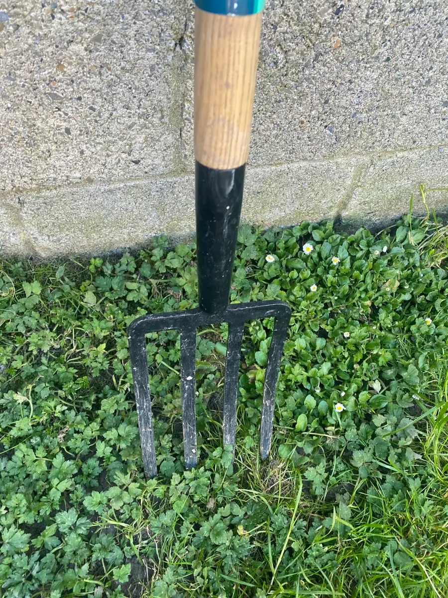 Garden fork in great condition - Image 2
