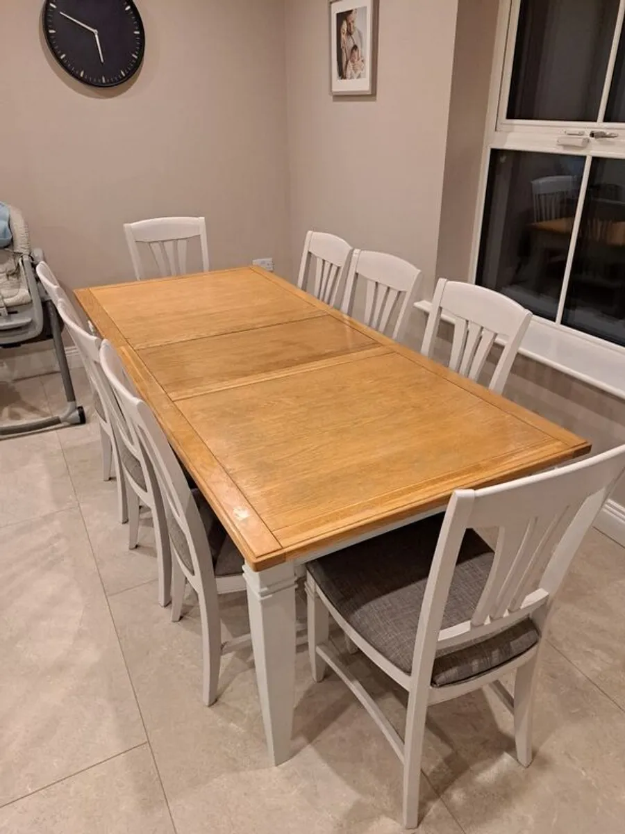 Kitchen table and chairs - Image 1
