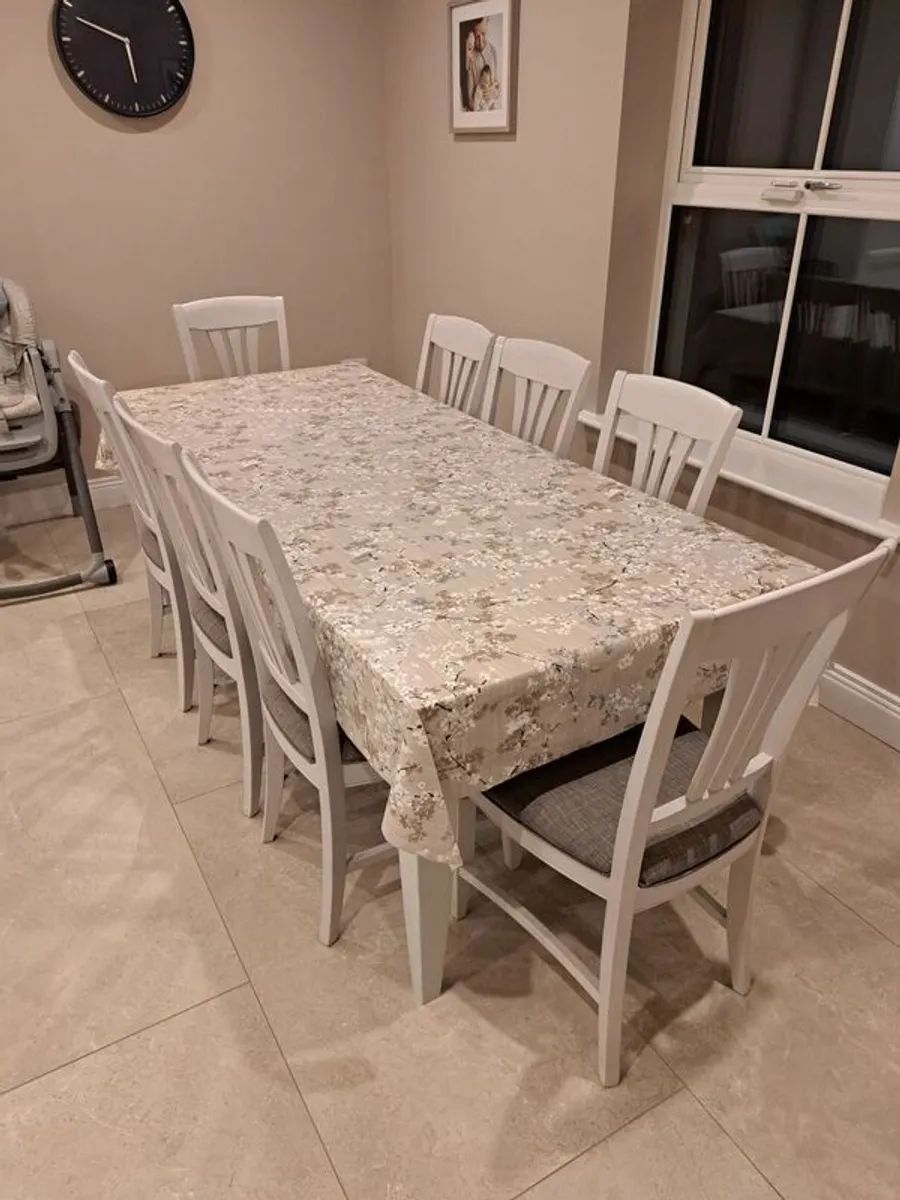 Kitchen table and chairs - Image 3