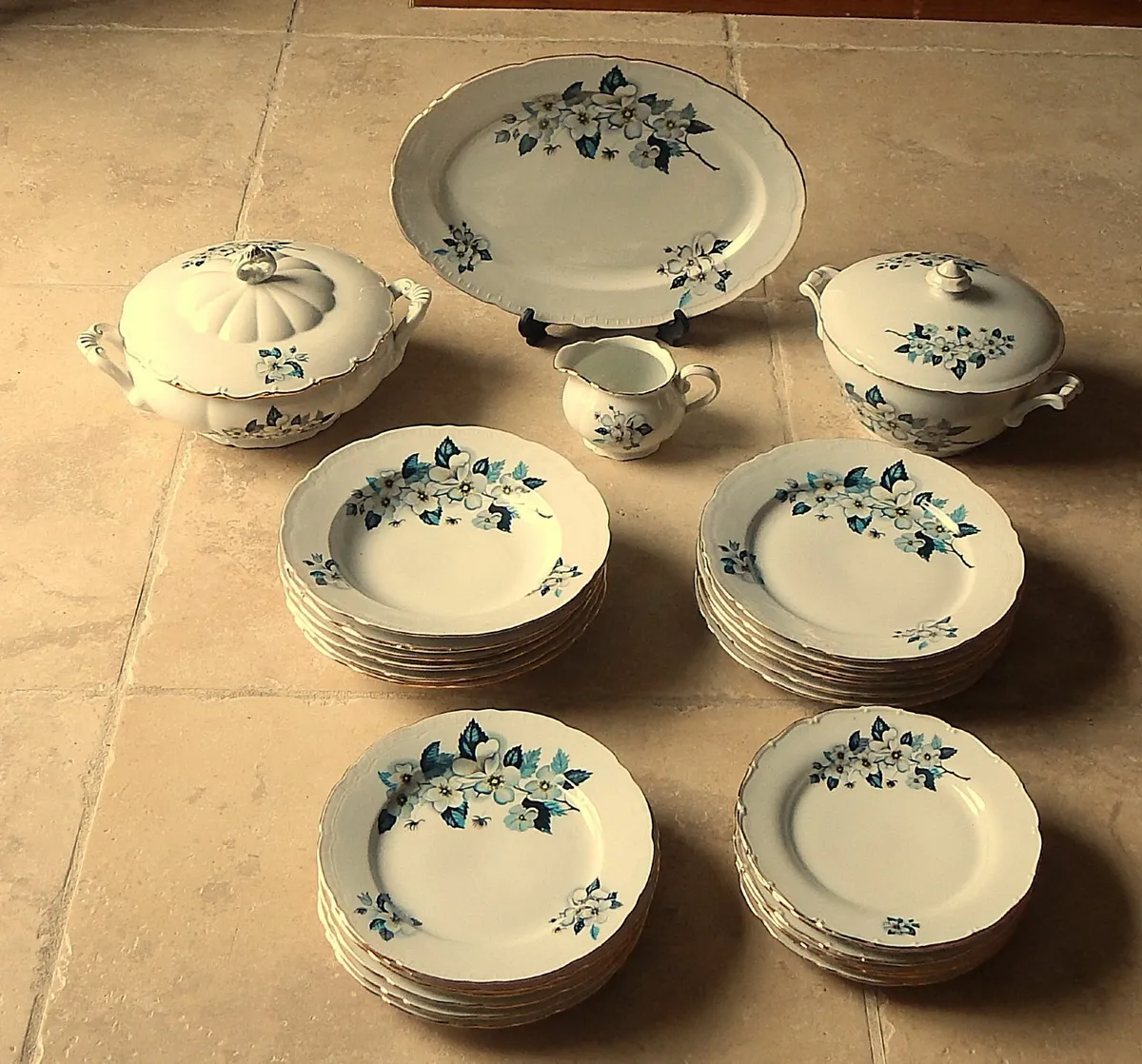 Vintage Porcelain 28 Piece Dinner Service - Image 1