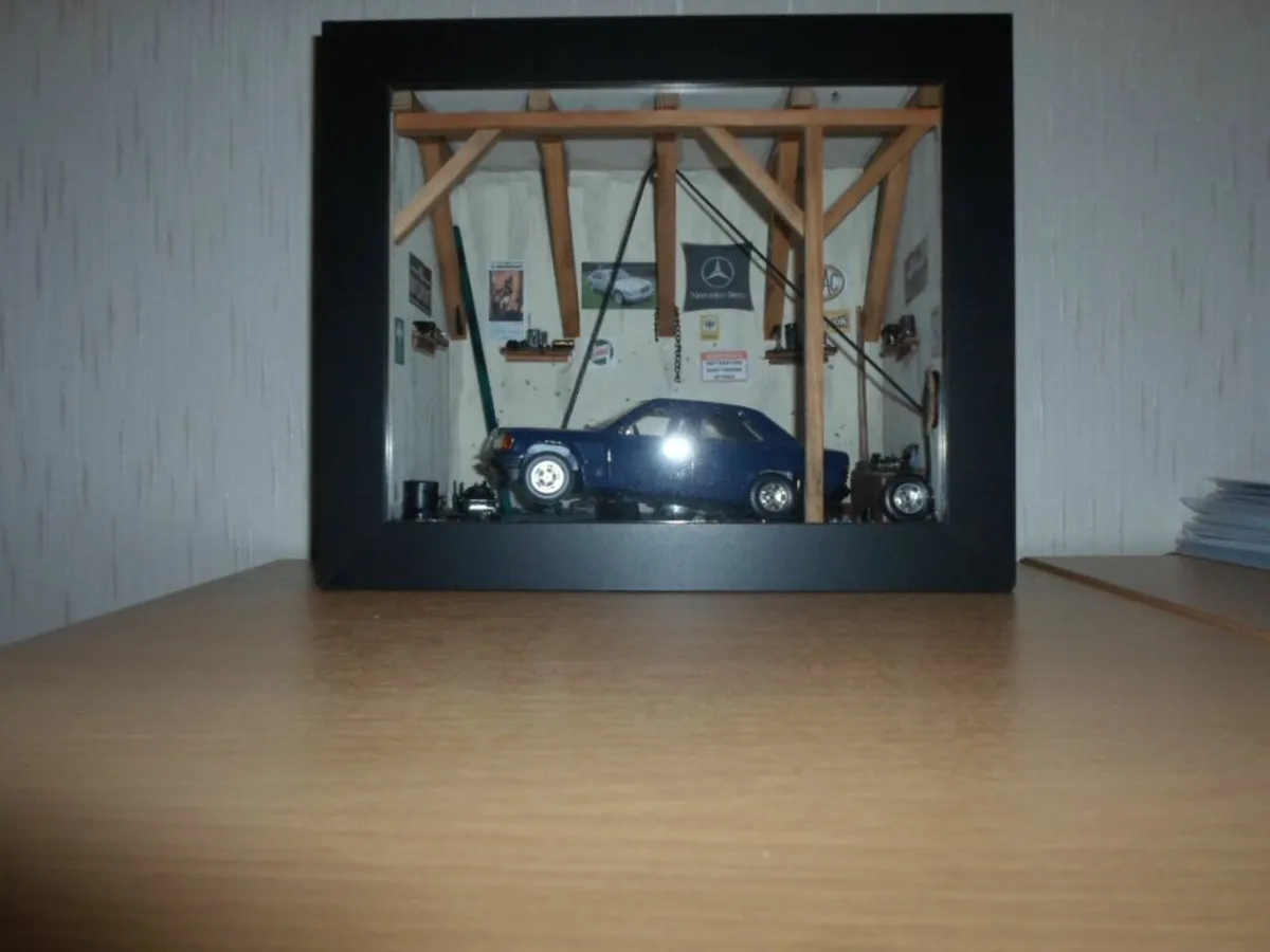 Model Car Garage Mercedes Benz 190E Unique Gift - Image 1