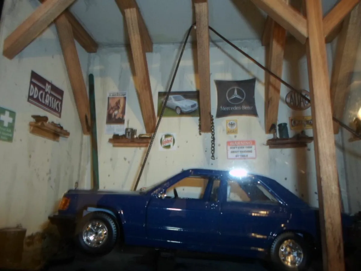 Model Car Garage Mercedes Benz 190E Unique Gift - Image 3