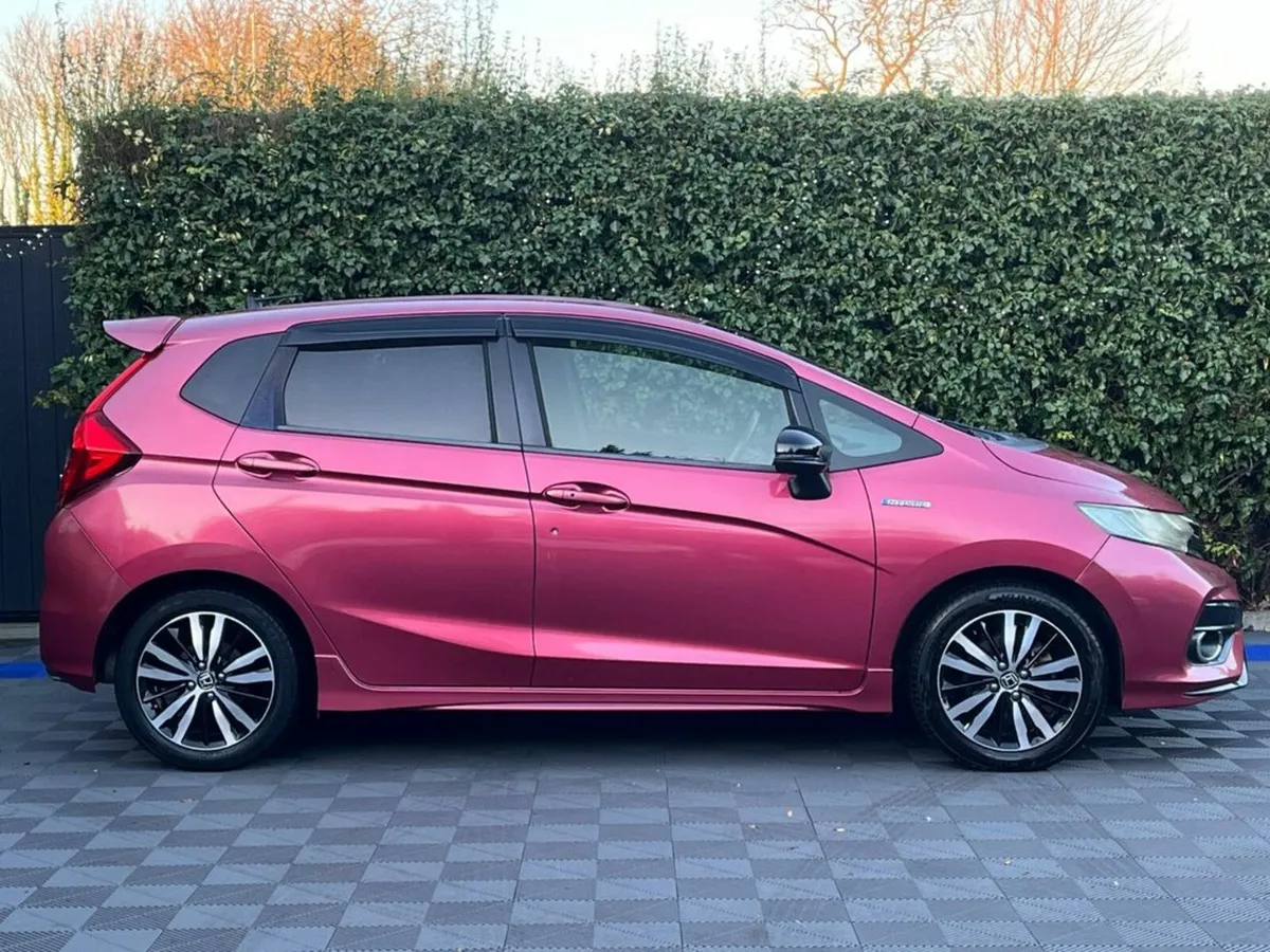 Honda Fit F-PACKAGE 1.5 HYBRID // REVERSE CAMERA / - Image 2