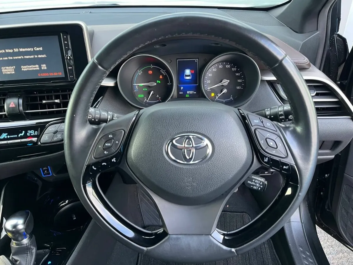 Toyota C-HR 1.8 HYBRID // SERVICE HISTORY // HALF - Image 4