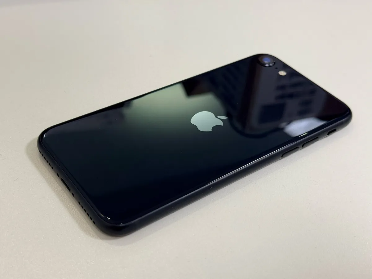 Apple iPhone SE 3rd 2022 - any network - Image 1