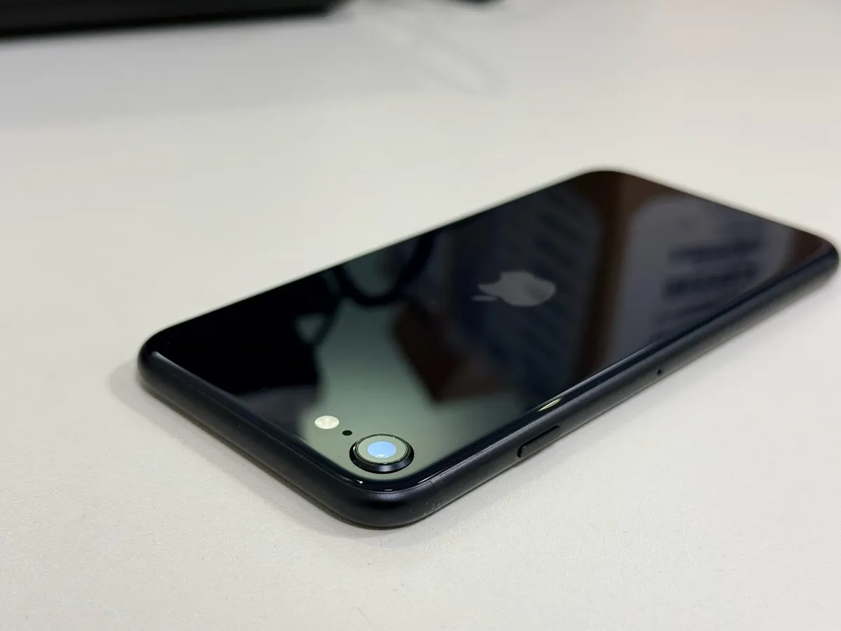 Apple iPhone SE 3rd 2022 - any network - Image 2