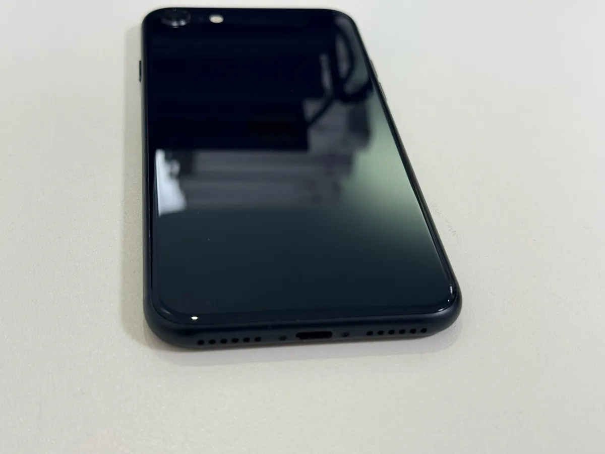 Apple iPhone SE 3rd 2022 - any network - Image 4