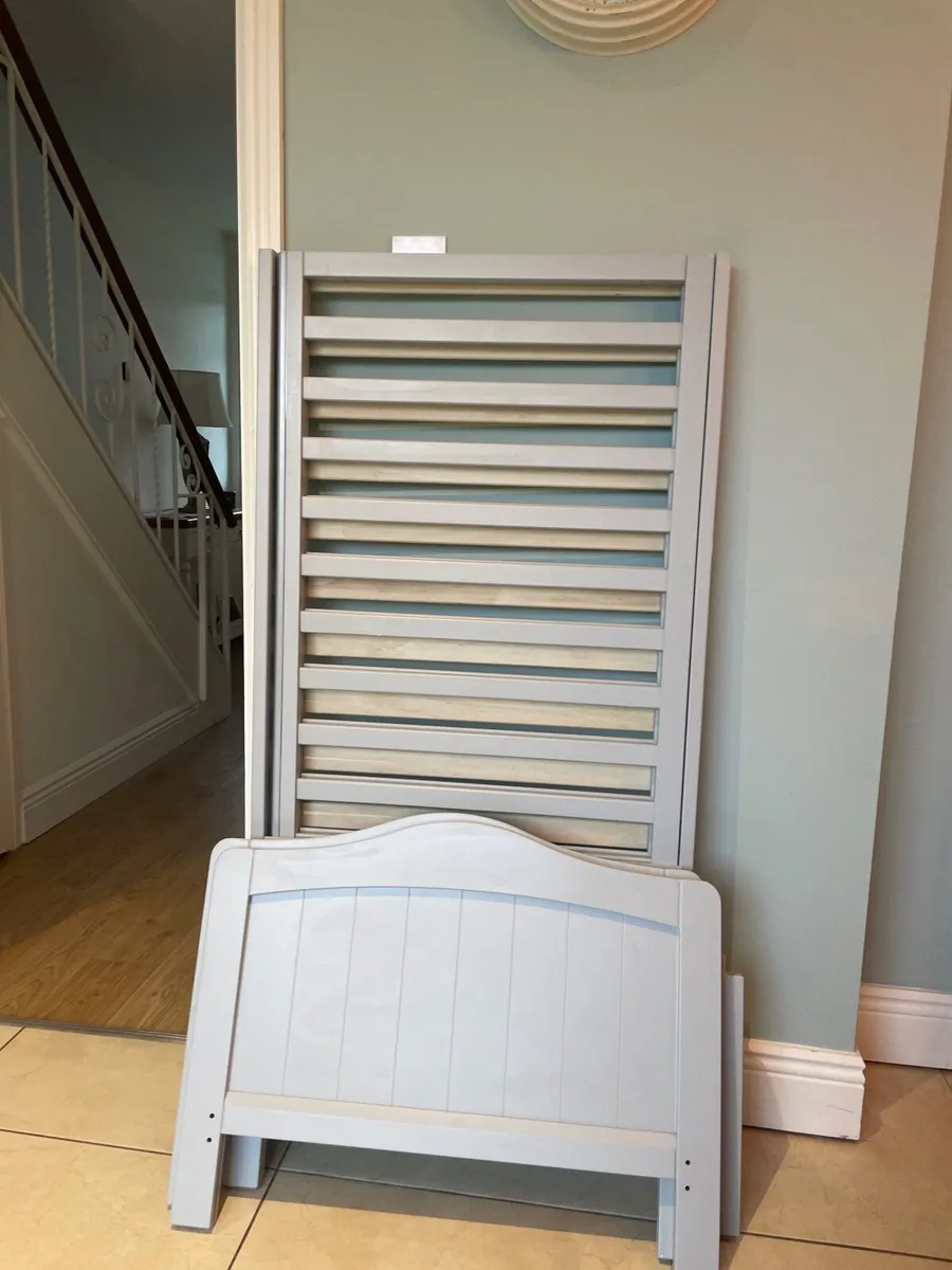 Toddler bed - Image 1