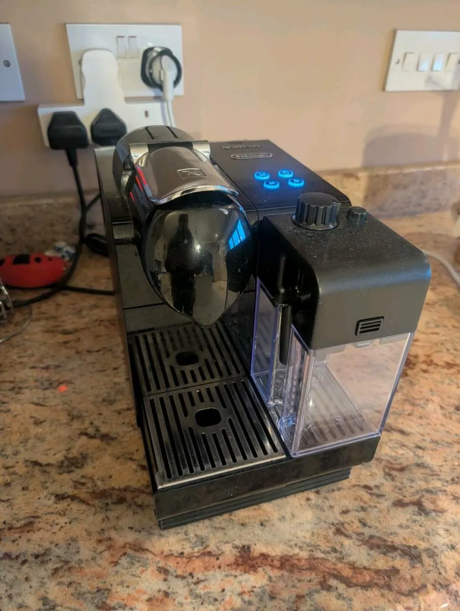 De'Longhi Lattissima+ Nespresso Machine - Image 1