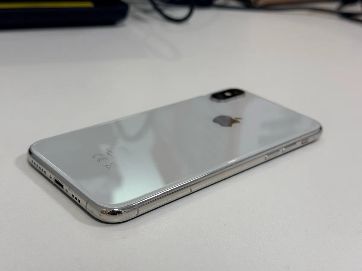iPhone 256 GB any network - Image 1