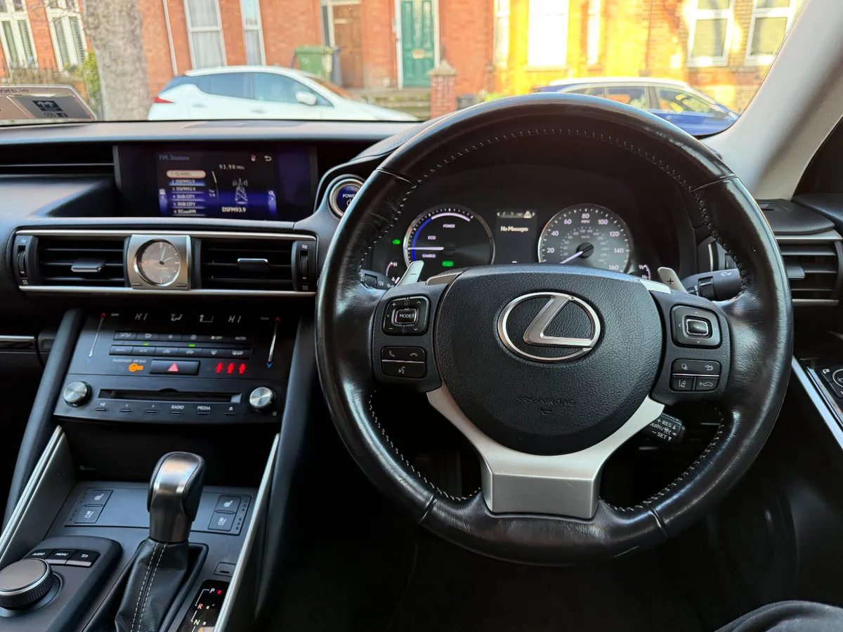 2017 Lexus is300h, 122km, High Spec, New Nct, SIMI - Image 2