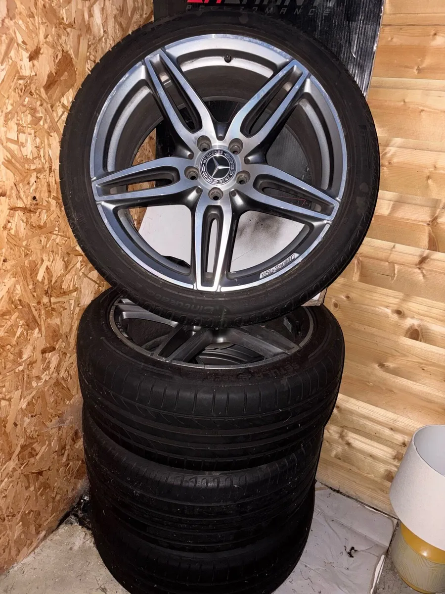 19” Genuine AMG Mercedes Alloys - Image 2