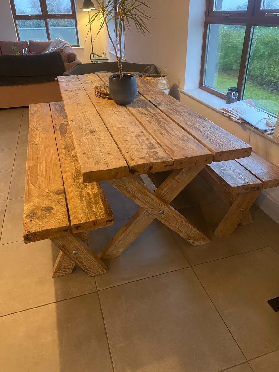 Dining table - Image 1