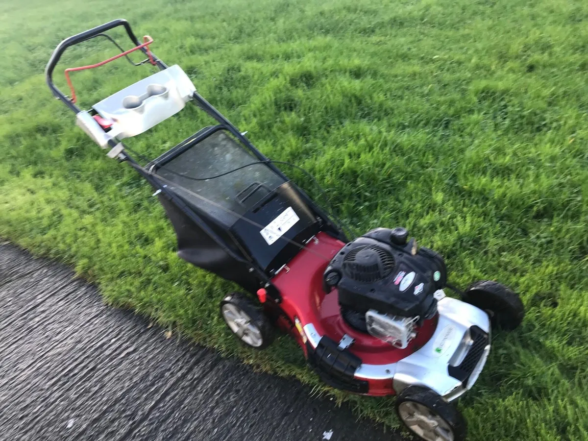 Briggs and stration Self drive lawnmower - Image 1