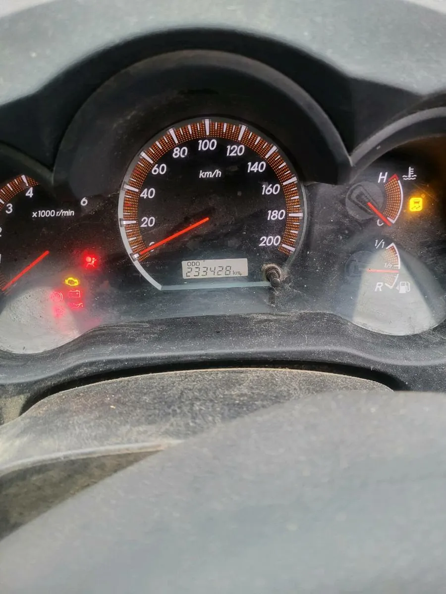 Toyota hilux - Image 3