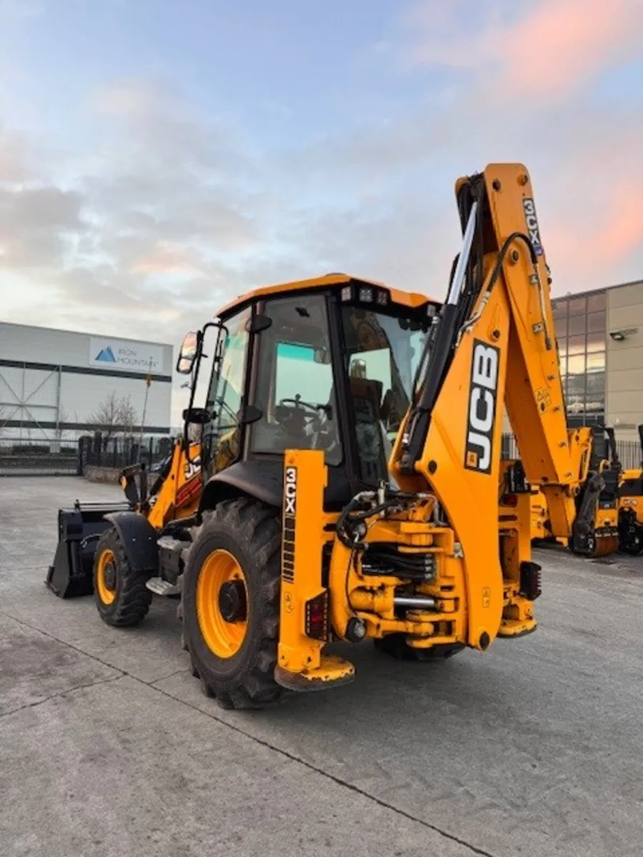 2023 JCB 3CX PLUS, 800 HOURS, DIGGER - Image 2