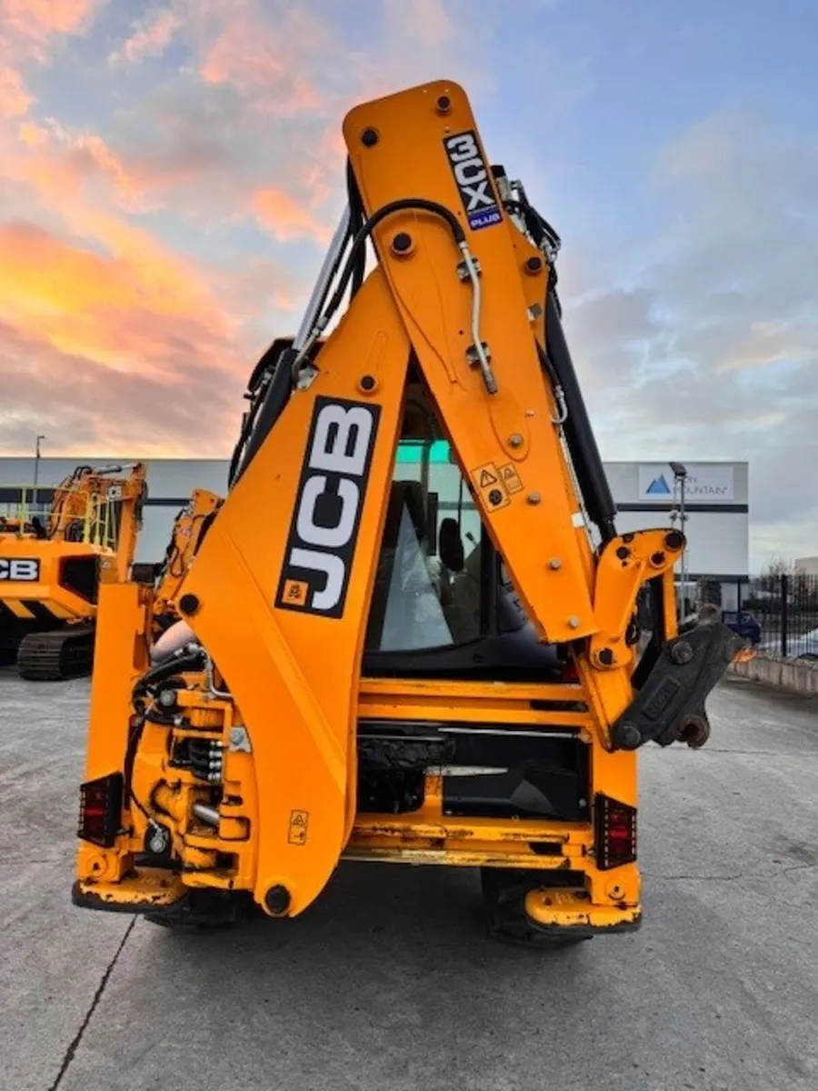 2023 JCB 3CX PLUS, 800 HOURS, DIGGER - Image 3