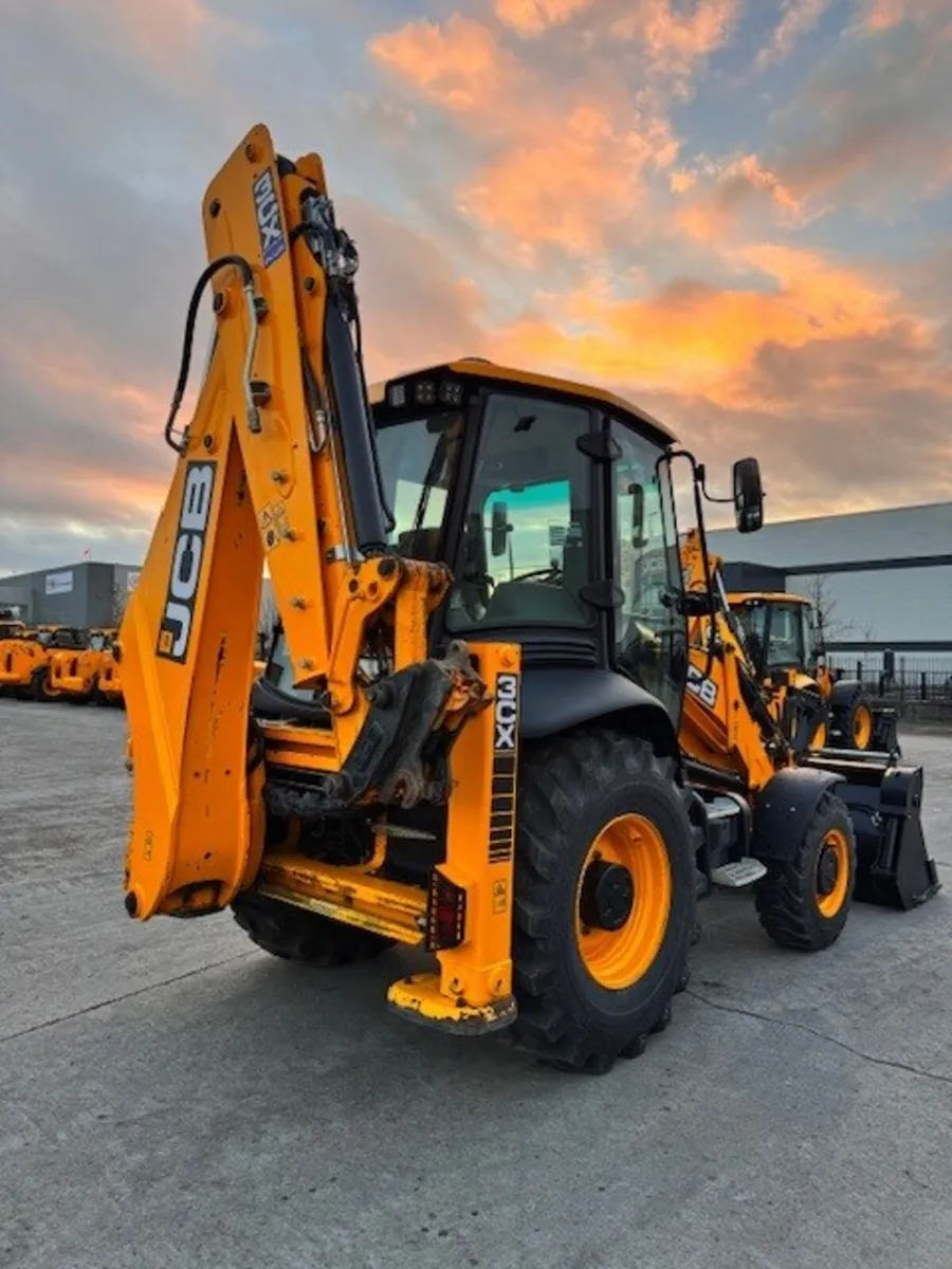 2023 JCB 3CX PLUS, 800 HOURS, DIGGER - Image 4