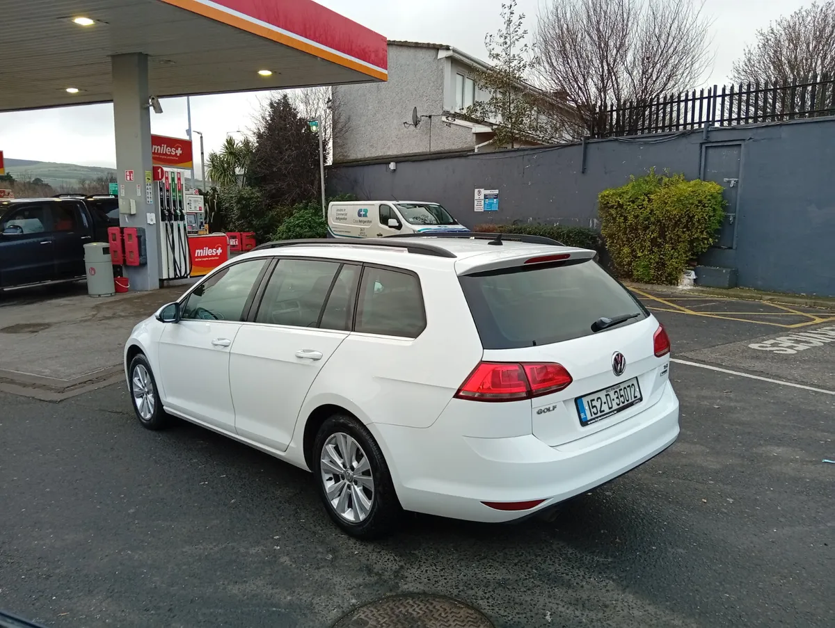 Volkswagen Golf 2015 automatic - Image 4