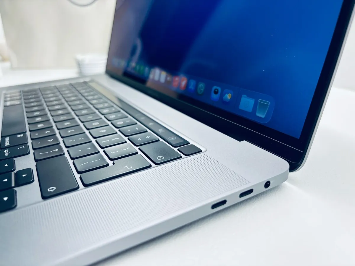 MacBook Pro 16, 2019, i7, 16GB, 512GB SSD, 102 BC - Image 2