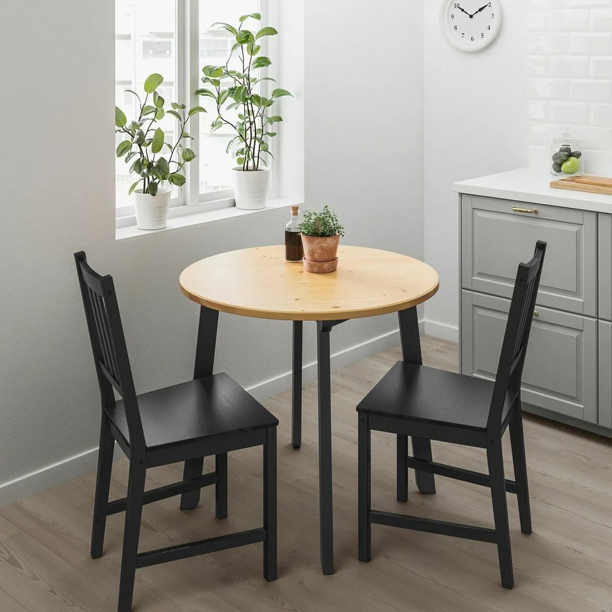 Round Table- kitchen/ dining - Image 4