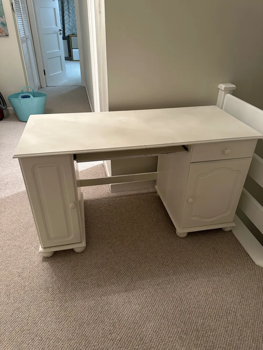 Desk - Image 3