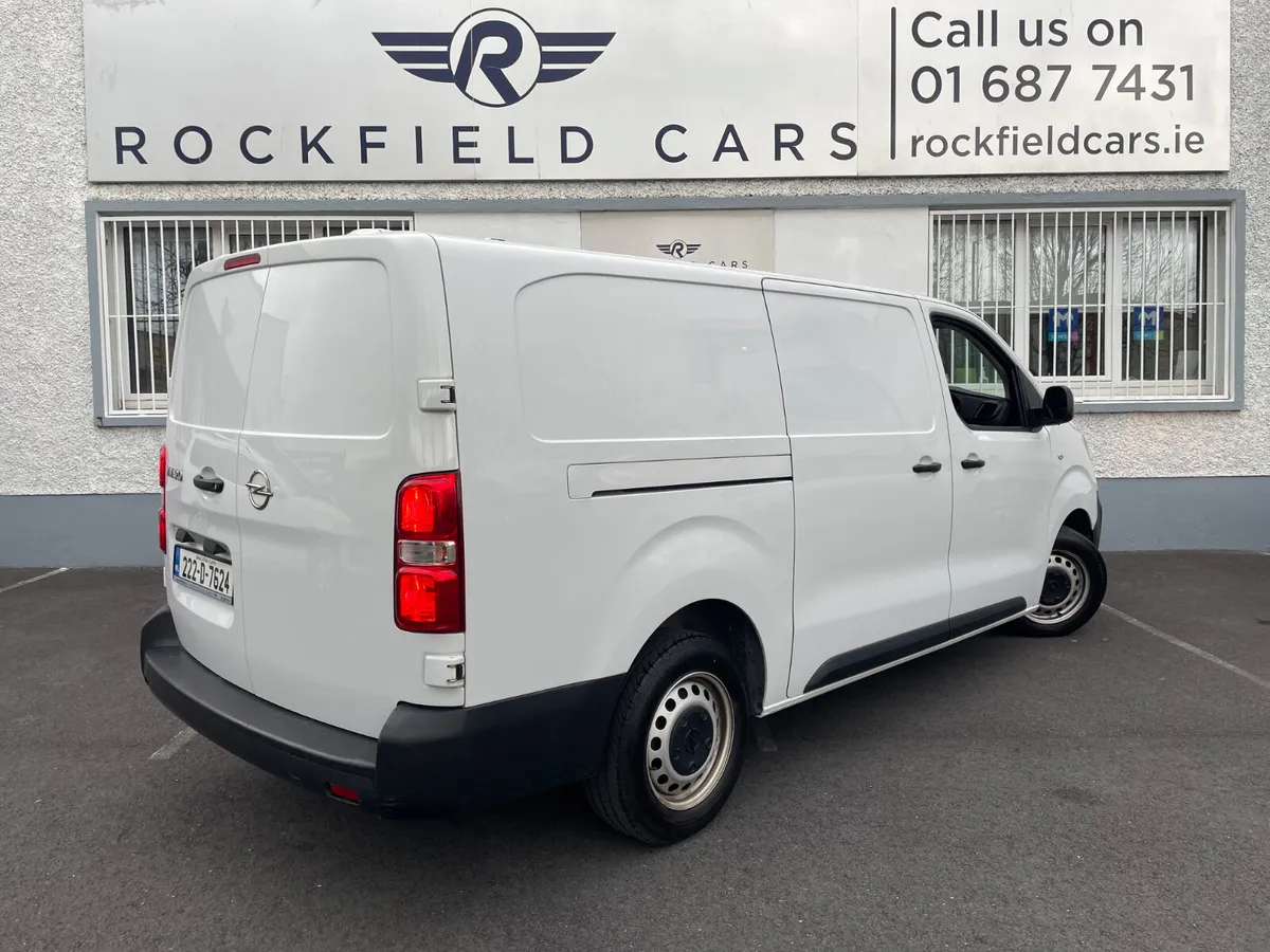 PRICE EX VAT @ 23% -APPLE PLAY- NEW CVRT - LOW KMS - Image 4