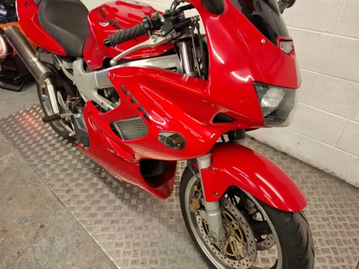 Honda VTR 1000 Firestorm 1997 - Image 2