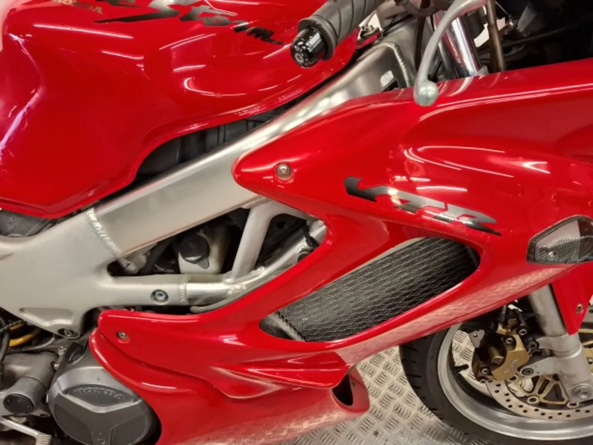 Honda VTR 1000 Firestorm 1997 - Image 4