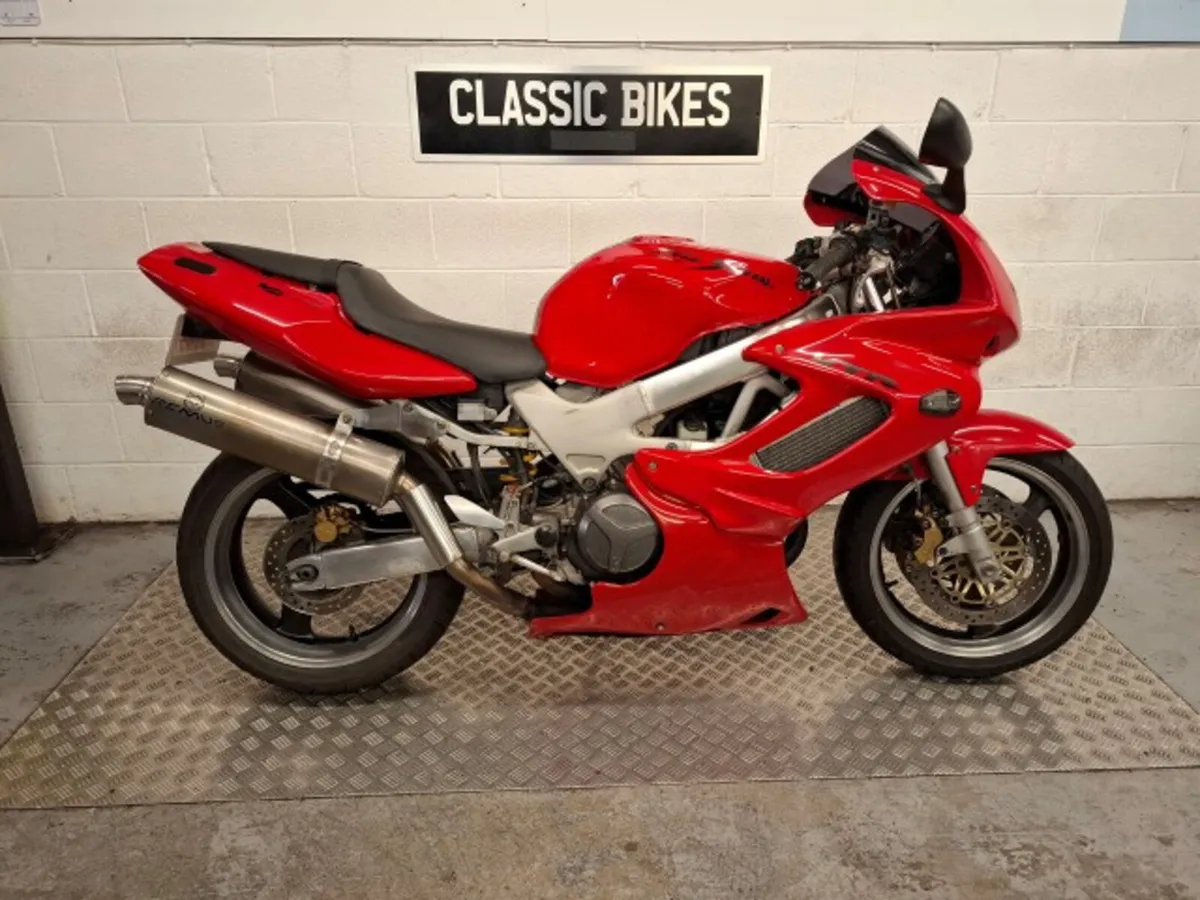 Honda VTR 1000 Firestorm 1997 - Image 1