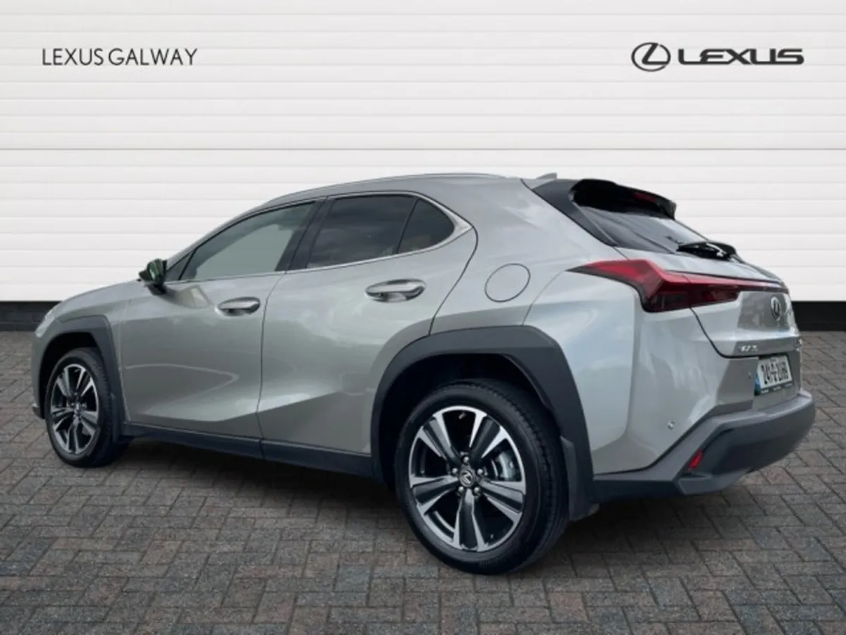 Lexus UX DynamicLexus Link & Cloud Navi // Remote - Image 2
