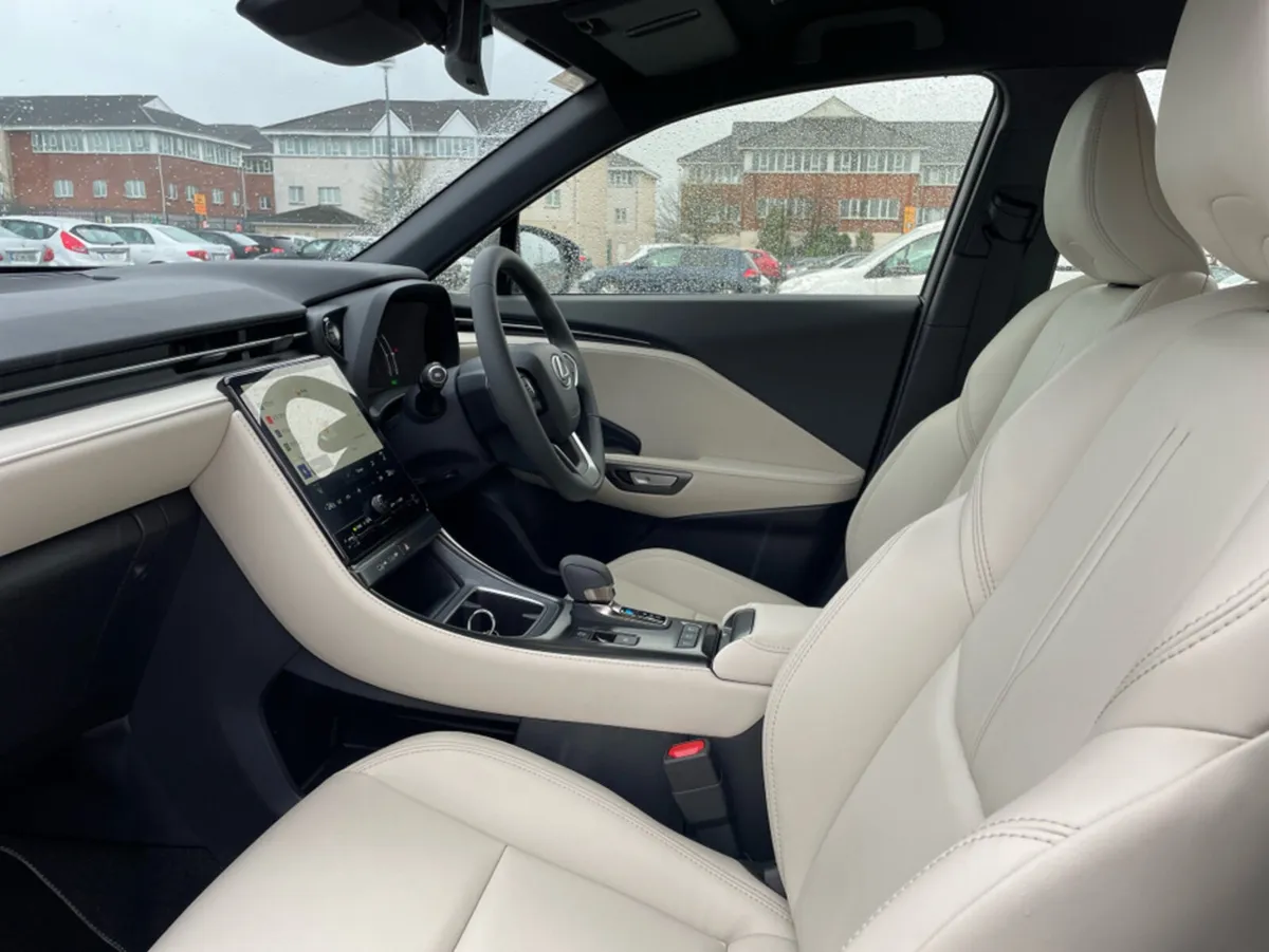 Lexus LBX 1.5H ELEGANT // Remote Central Locking / - Image 2