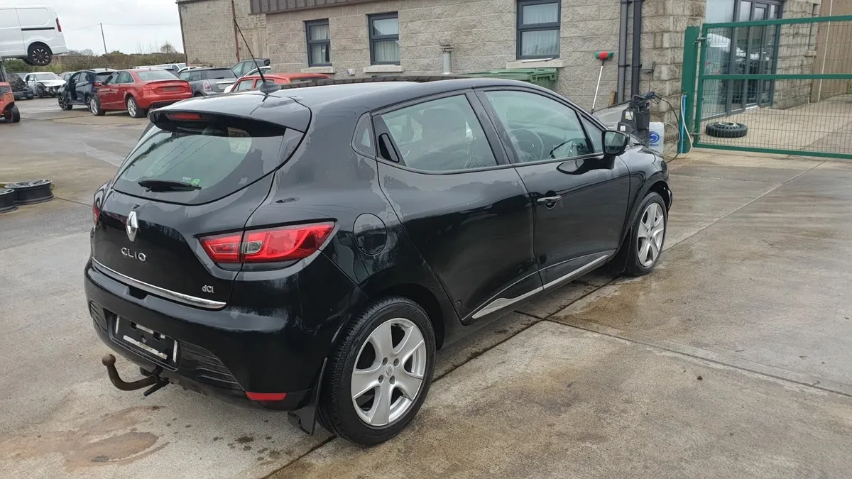 *For parts* Renault Clio, 1.5 dsl 5 speed (2014) - Image 2