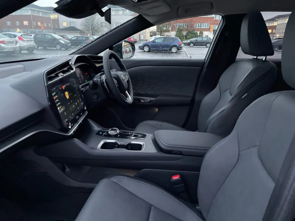 Lexus RZ 300e EXECUTIVE // Remote Central Locking - Image 2