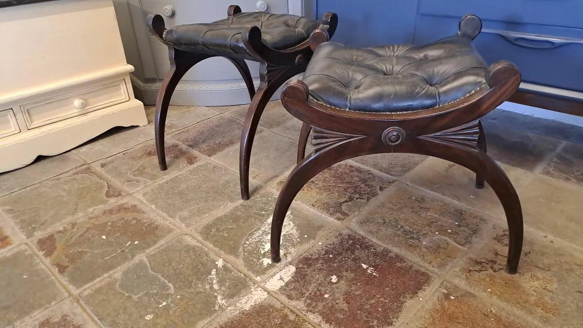 Pair vintage regency style button leather stools - Image 4