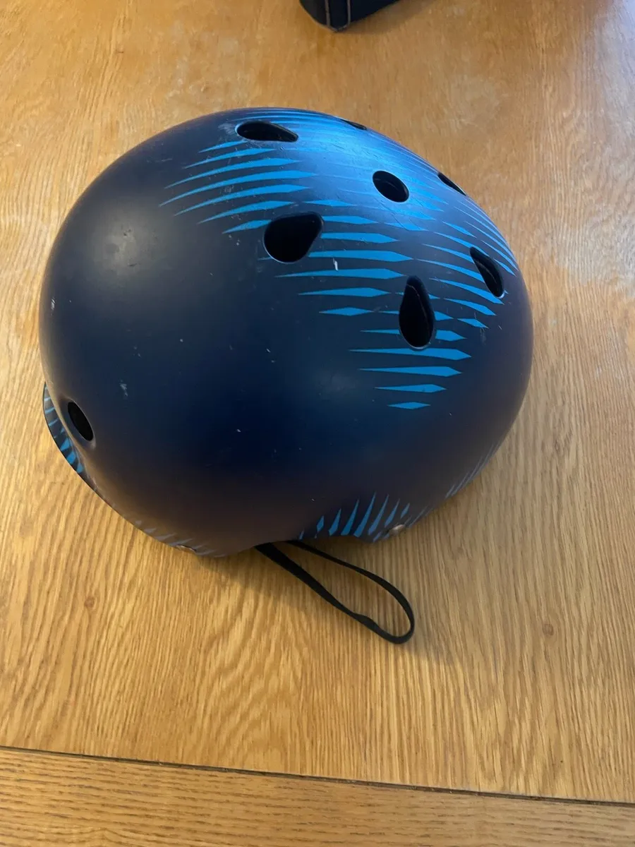 Micro Helmut - Image 1