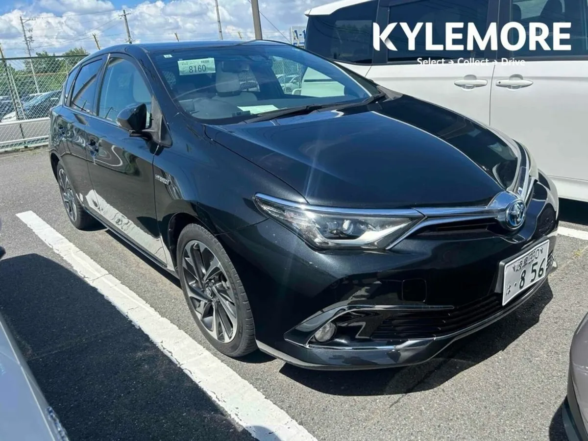 Toyota Auris HYBRID G PACKAGE - WHITE/BLACK LEATHE - Image 1