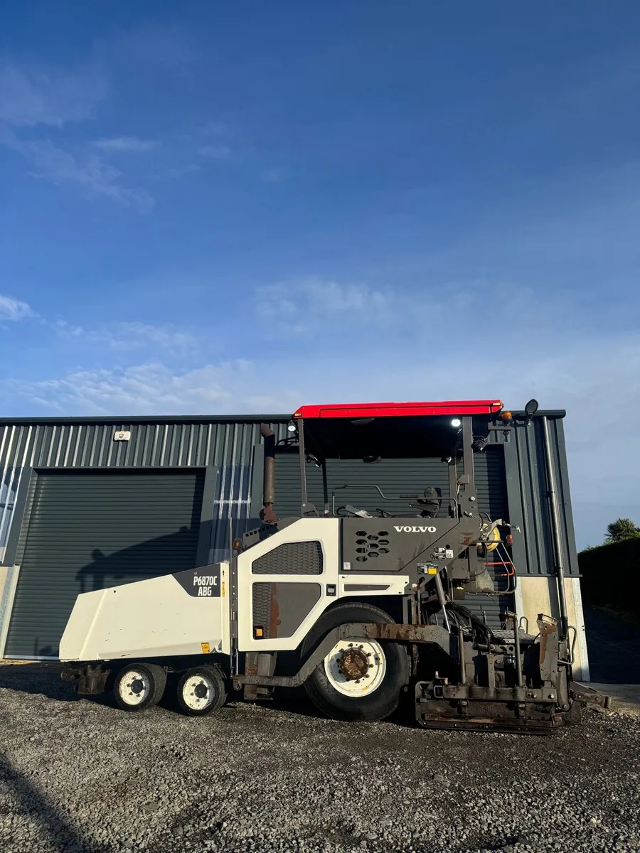 2018 Volvo ABG 6870C asphalt/tarmac paver - Image 1